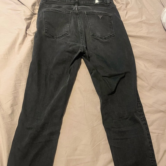 Guess tapered mom Jean - Picture 3 of 3